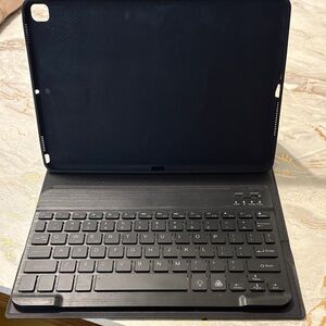 Black ipad color changing Keyboard Case